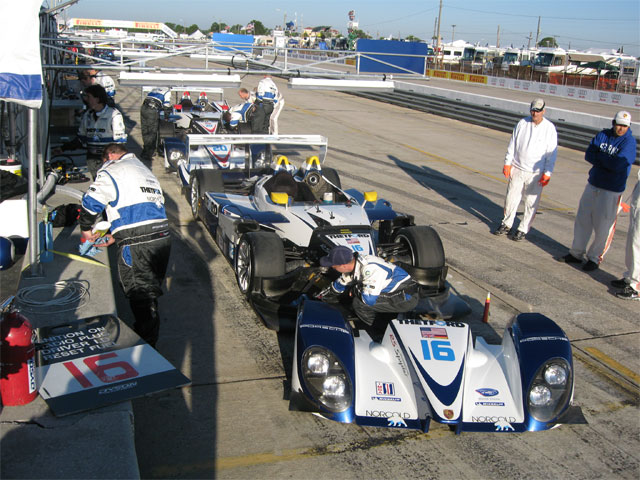 [Image: dysonpitlane.jpg]