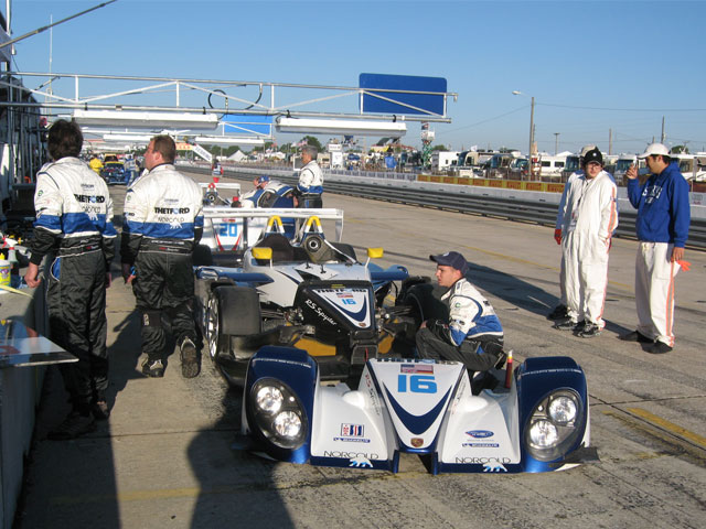 [Image: dysonpitlane2.jpg]
