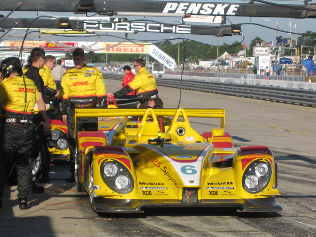 [Image: penskepitlane2.jpg]